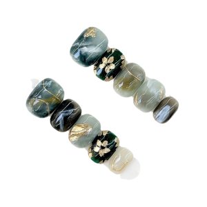 ゴールドの花とマーブル模様を合わせたグリーンニュアンスネイルチップ